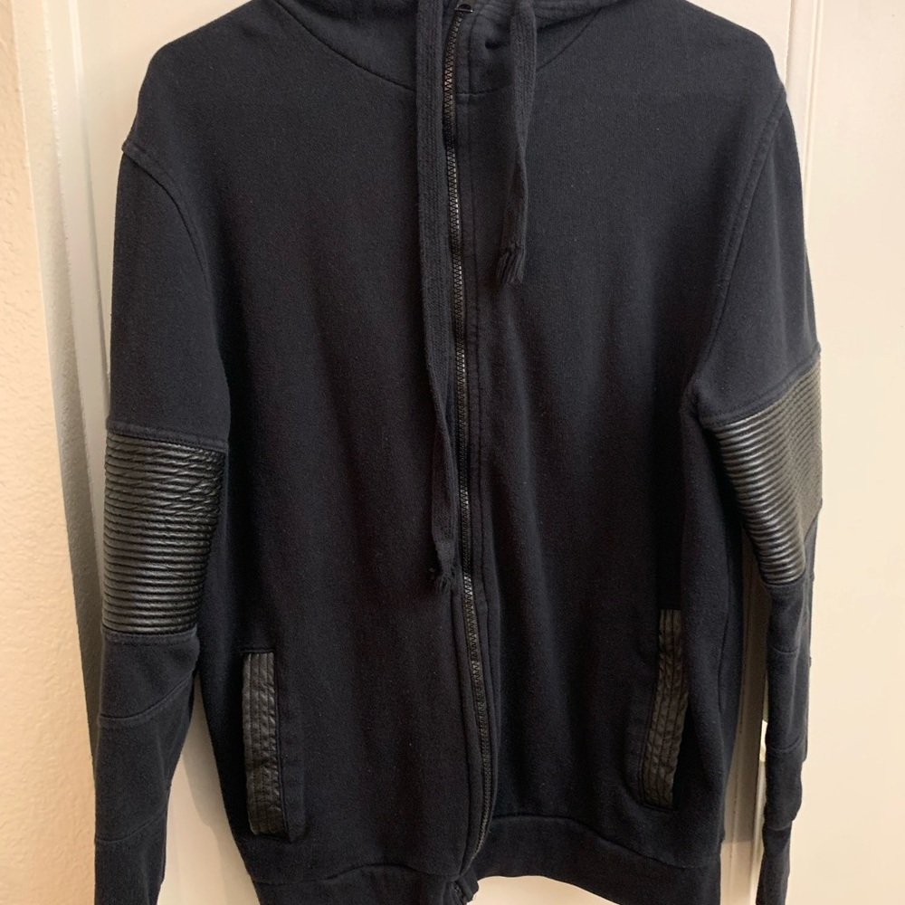Black Sleek Men’s M jacket w/ faux leather detail